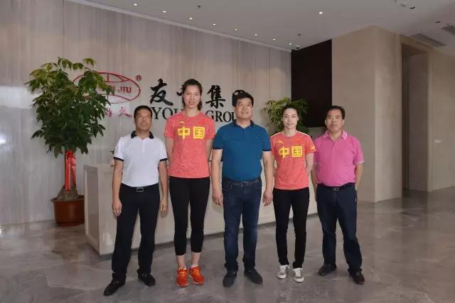 融籍女排奥运冠军，徐云丽、林莉到访冰球突破集团总部