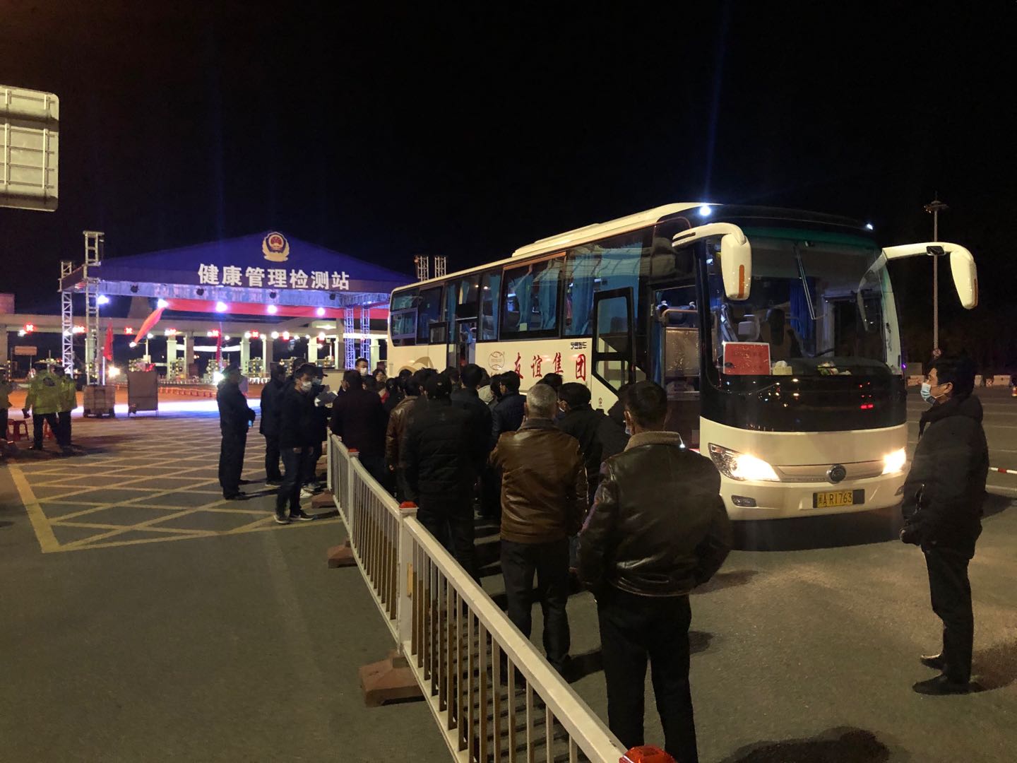 冰球突破集团专车行动，江西籍员工返融！