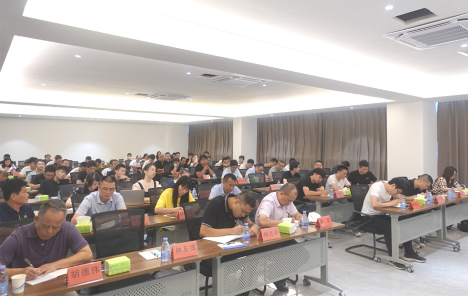 福建冰球突破胶粘带集团有限公司 2020年年中营销与出产互换会隆沉召开